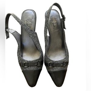 Life Stride 6.5M slingback kitten heel gray/white
